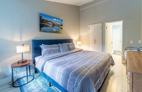 Guest Favorite Spacious Remodeled 2 Bdrm 2 Ba Mountain Views - Photo 50