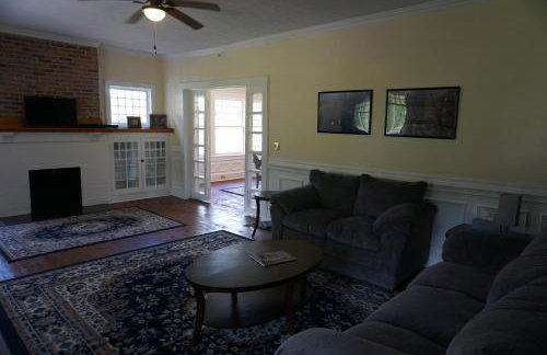 Renovated 1928 bungalow on a former asylum campus - Foto 1