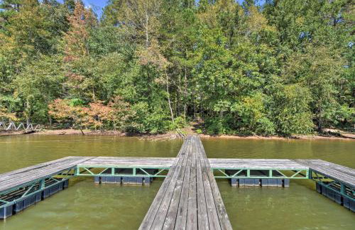 Lovely Lake Hartwell Retreat Dock, Deck and Grill! - Foto 31