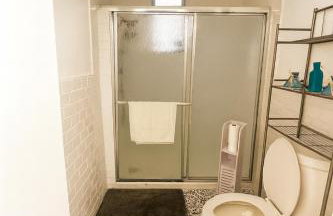 Beautiful 4Bedroom Retreat Close to Niagara Falls Your Home Away from Home - Foto 10