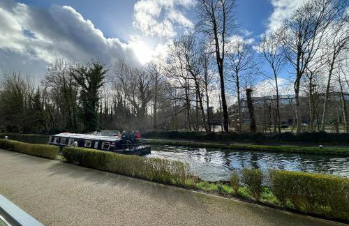 Luxury Canal-side Apartment, Hemel Hempstead, Free parking, Perfect for Contractors - Foto 35