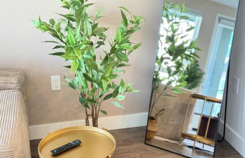 Upscale Escape 10 Min from Disneyland With Pool & Gym - Foto 51