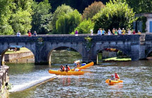 Spacious farmhouse with private heated pool in a rustic garden - Foto 43