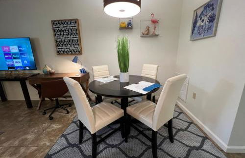 King bed first floor Mid City with Parking - Foto 10