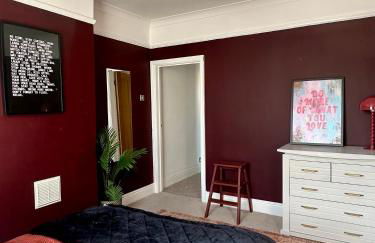 Charming city home free parking - Photo 9