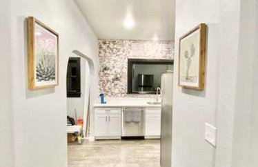 Boho Revival Modern Glam with AC in Downtown Albany - Foto 13