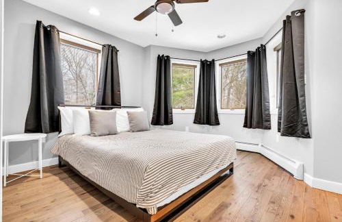 Maine Pondfront Home Sleeps 22 - Pool & Hot Tub - Photo 47