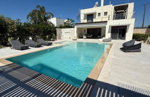 Villa Chrysa Rhodes with Heated Pool - Foto 1