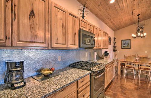 Stunning Home with Fire Pit, 11 Mi to Mt Yale! - Foto 13