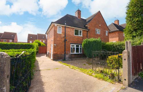 Alderton House - Spacious 3 Bed with Parking - Foto 1