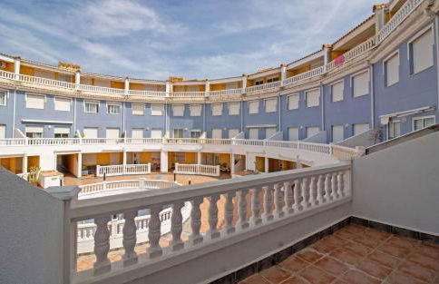 Apartamento con terraza y piscina - Marcomar Albert Villas - Photo 11