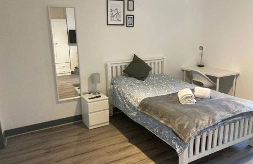 Newly refurbished studio, great location 8 studios - Photo 39