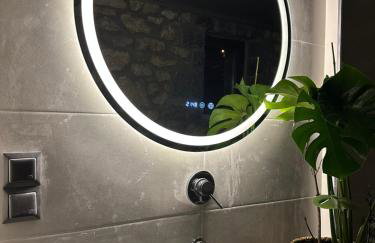 Wood & Stone Guesthouse - Photo 10