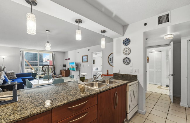 Fantastic 2BR Condo on 31st Floor Free Parking - Photo 109