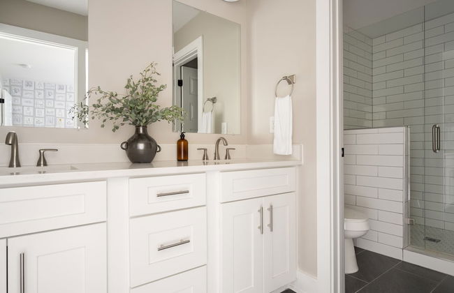 Mccreery by Avantstay Stylish Spacious Nashville Flat w Modern Design - Photo 15