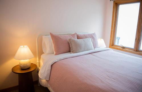 Crystal Lake Hillside with Private Sandy Beach - Foto 13