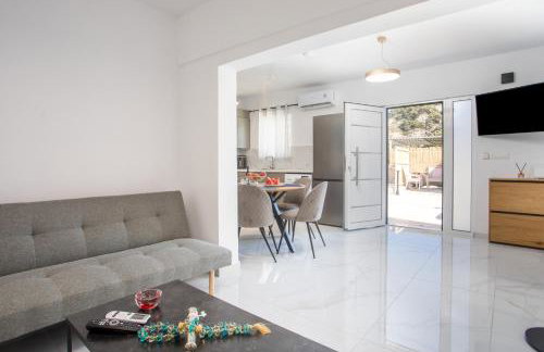 Aelia House - Photo 11