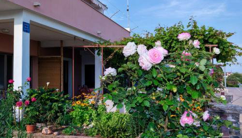 Newly Furnished apt w. Patio,parking & Fireplace - Foto 2, Garden