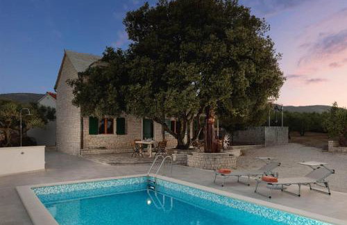 Villa Dubrava Peaceful Getaway in an Olive Grove with Heated Pool - Foto 45
