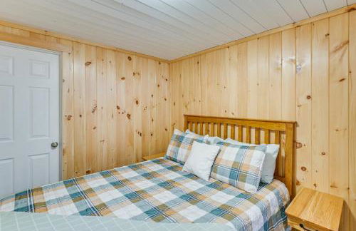 Waterfront Oasis Family Retreat on Long Lake! - Foto 13