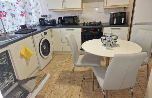 NightRest Homes 5 minutes to Luton Airport -Wifi - Free Parking -Luton - Foto 21