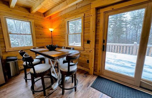 31R Brand new log home on quiet side street in Bethlehem, close to Main Street! 20 min to skiing - Foto 8