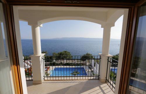 Beachfront apartment with pool, panoramic sea view - by Traveler tourist agency Krk - ID 2390 - Foto 19