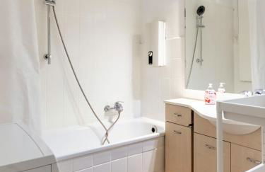 3 BR Nice Apartment Gelsenkirchen - Foto 7