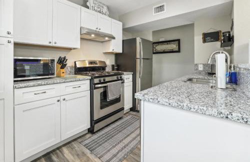 Spacious San Antonio Retreat with Private Patio! - Foto 10