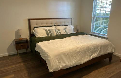 Downtown 3 BR, 2 BA newly renovated home close to Castle St - Photo 13