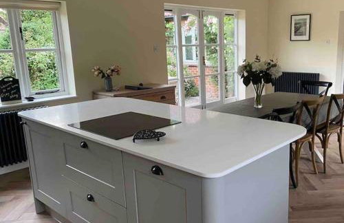 Lovely quiet cottage Sleeps 4 adults, 4 children, Dog Friendly - Photo 73