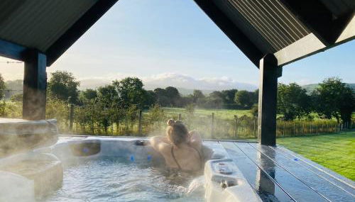 The Hut 45 - Photo 1, Garden