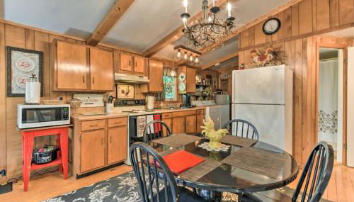Smoky Mtn Cottage on Creek with Lanai and Forest Views - Foto 2