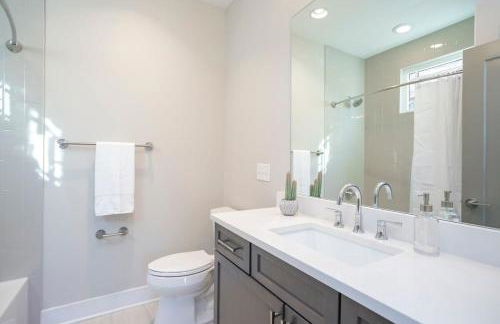 2 Miles to Broadway w Rooftop Deck Grill & Garage - Foto 23