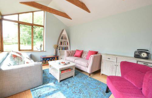 The White House with Studio - Photo 10