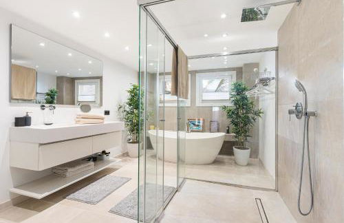 Designer Gem with terrace in prime location - Foto 9