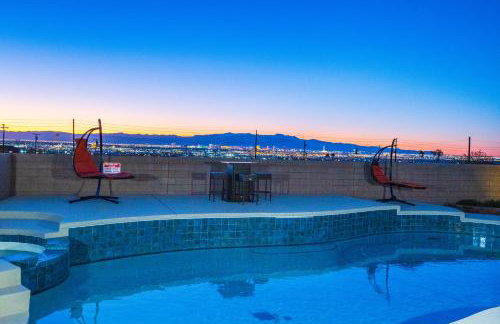 3400 SqFt House W/40Ft Heated Pool/Spa- Strip View - Photo 13