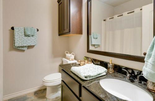 Spacious and Family-Friendly! TAMU Townhome with Yard - Foto 24