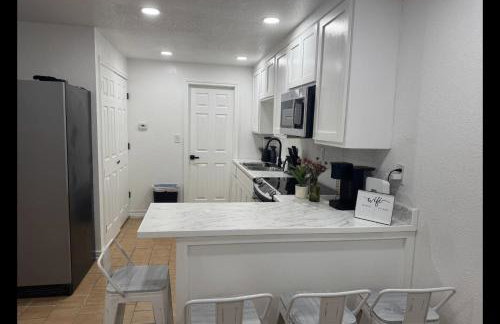 Cozy 2BR Near Downtown & Border - Foto 3