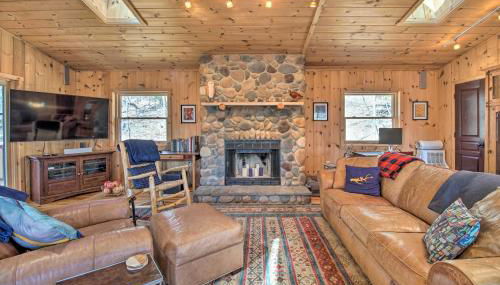 Cabin with Decks and Fire Pit Near Lost River! - Foto 3