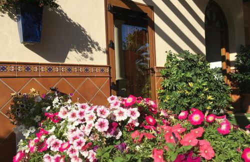 Apartment with private patio - Photo 28