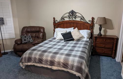 Beautiful Large Residential Home - Photo 19