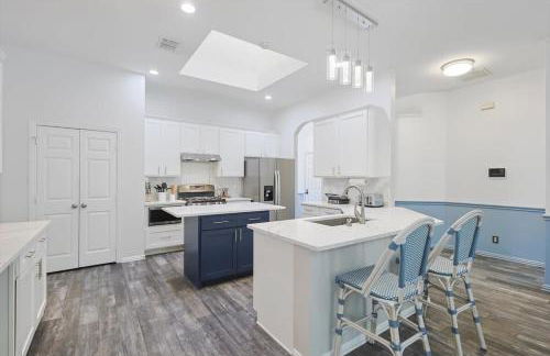 The Blue Holly - Bright & Spacious with a Pool - Foto 11