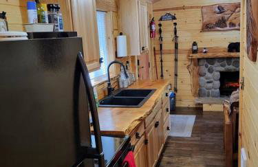 Knotty Shack- Unique Tiny Log Cabin with Hot Tub - Foto 5