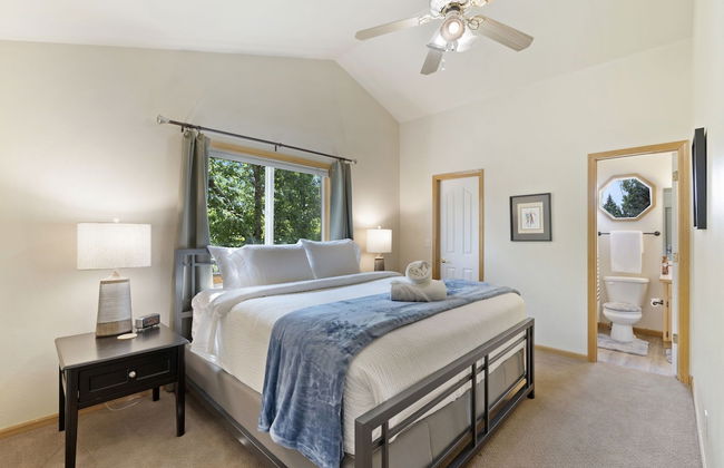 Parkside Gardens | Shady Private Yard W/ Hot Tub! - Foto 2