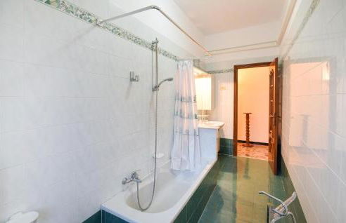 2 Bedroom Awesome Apartment In Genova - Foto 18