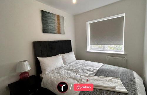 Spacious 4 Bedroom House for 8 Guests Ideal for Families and Contractors, WIFI and Free Parking - Foto 22