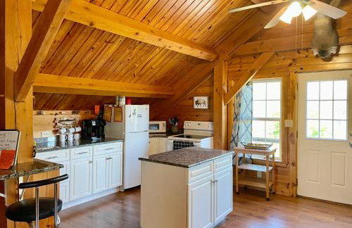 Spacious Salmon River Waterfront Lodge for 6 - Foto 6