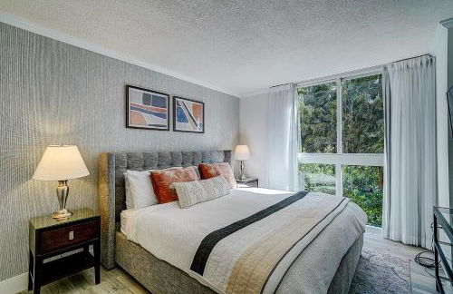 Cute 1 bedroom unit located in Condo Hotel in the heart of Coconut Grove Free Parking - Foto 1