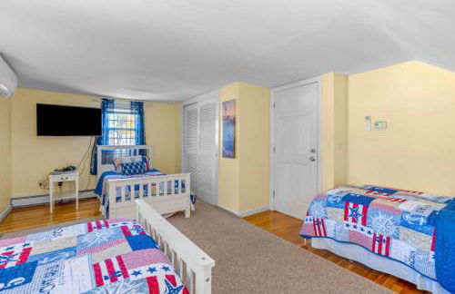 Charming House by the Beach with Patio Grill and FirePit - Foto 41